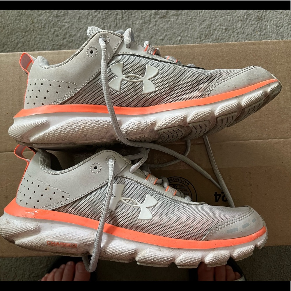 Women’s Under Armour charged assert sneakers